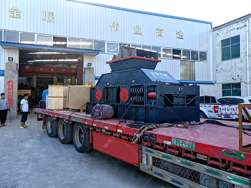 大型1200x800液壓對輥破碎機設(shè)備發(fā)貨圖片